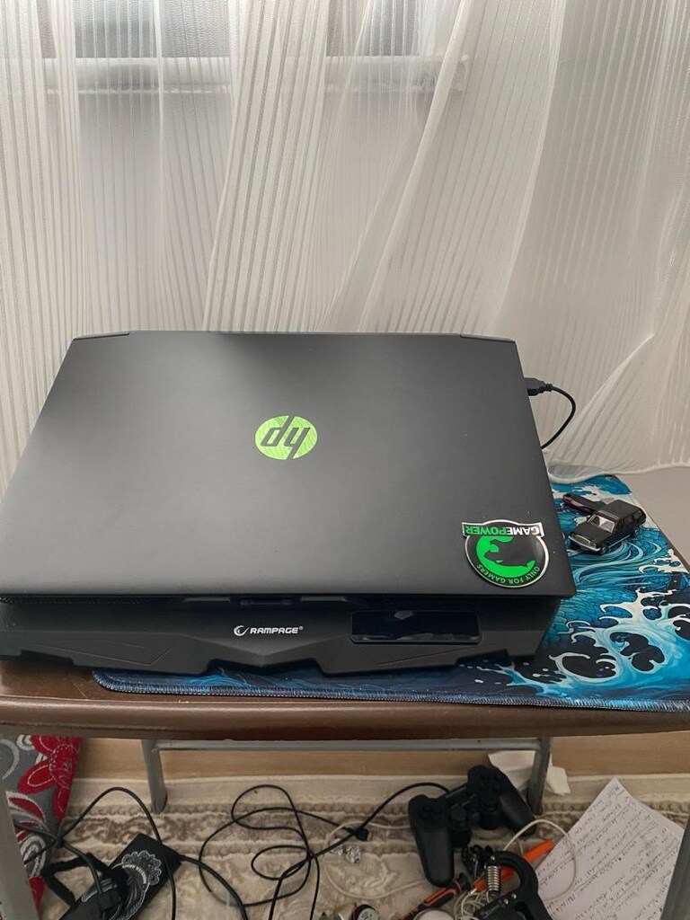 HP PAVILION - 2