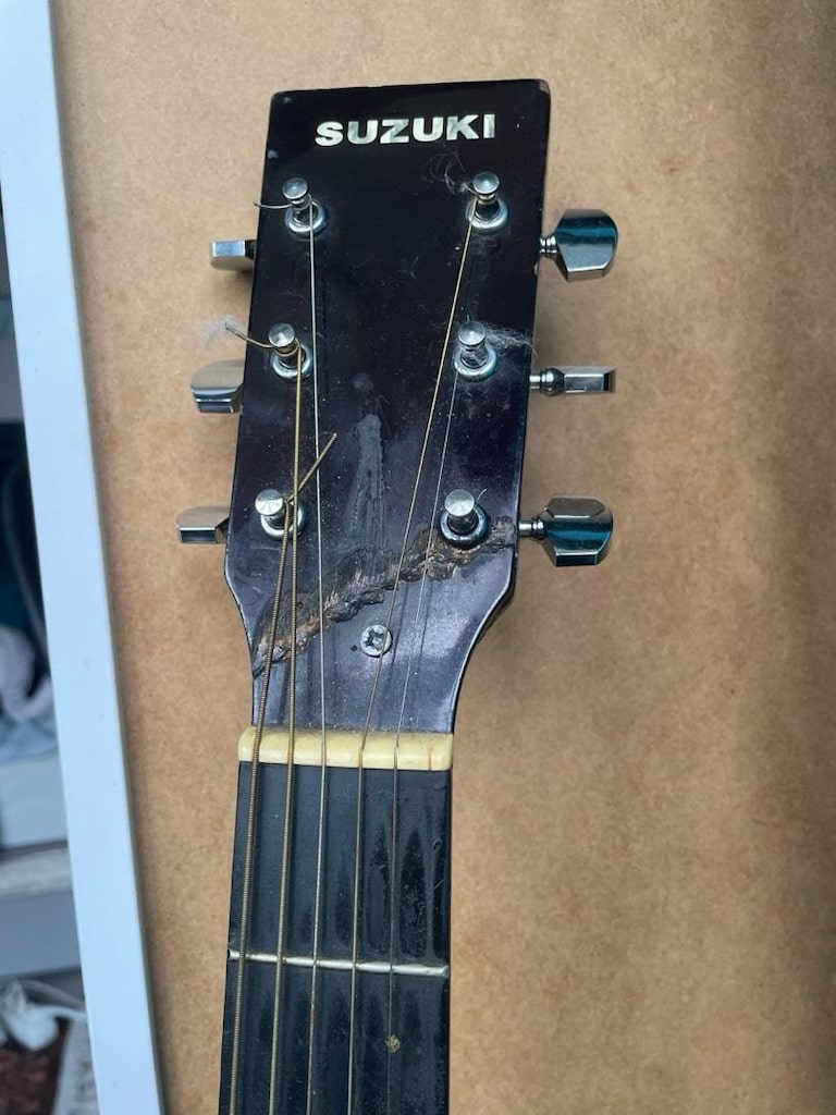 Suzuki Akustik Gitar - 2
