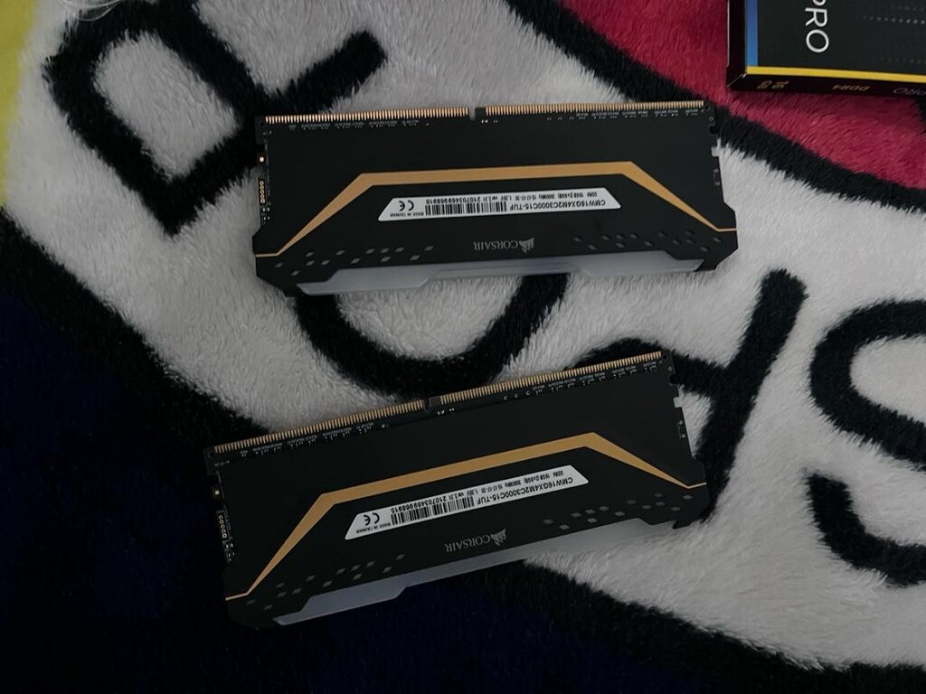 CORSAİR Vengeance pro rgb 16gb (8x2) ddr4 ram 3000MHz CL16 - 4
