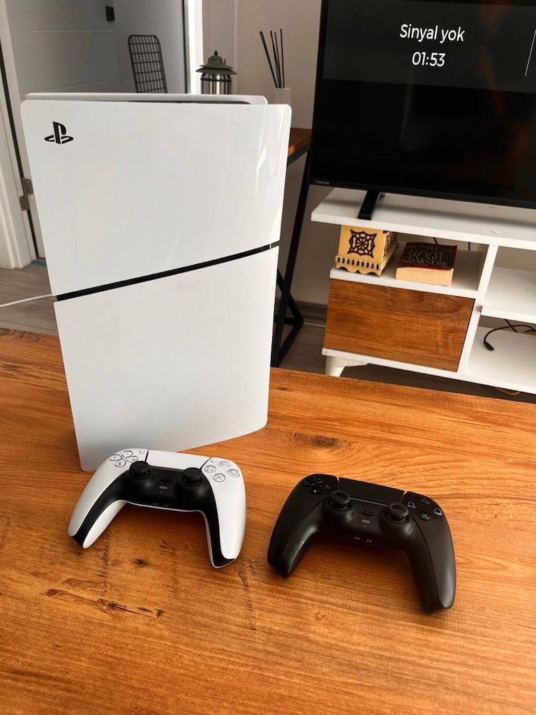 PS5 1 TB- 2 KOL (Garanti devam ediyor) - 2