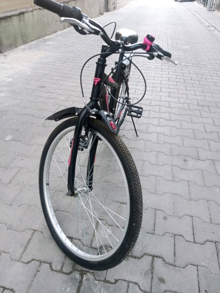 Sıfır ayarında az kullanılmış Ruut marka 26 Jant 21 vites bisiklet.