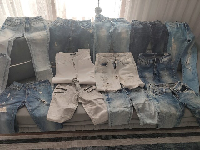 kot pantolonlar hepsi de sıfır gibi 26 ve 30 beden ler dir