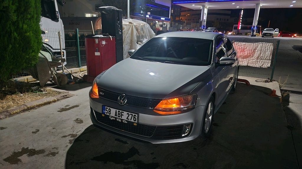 Volkswagen Jetta GLI - 11