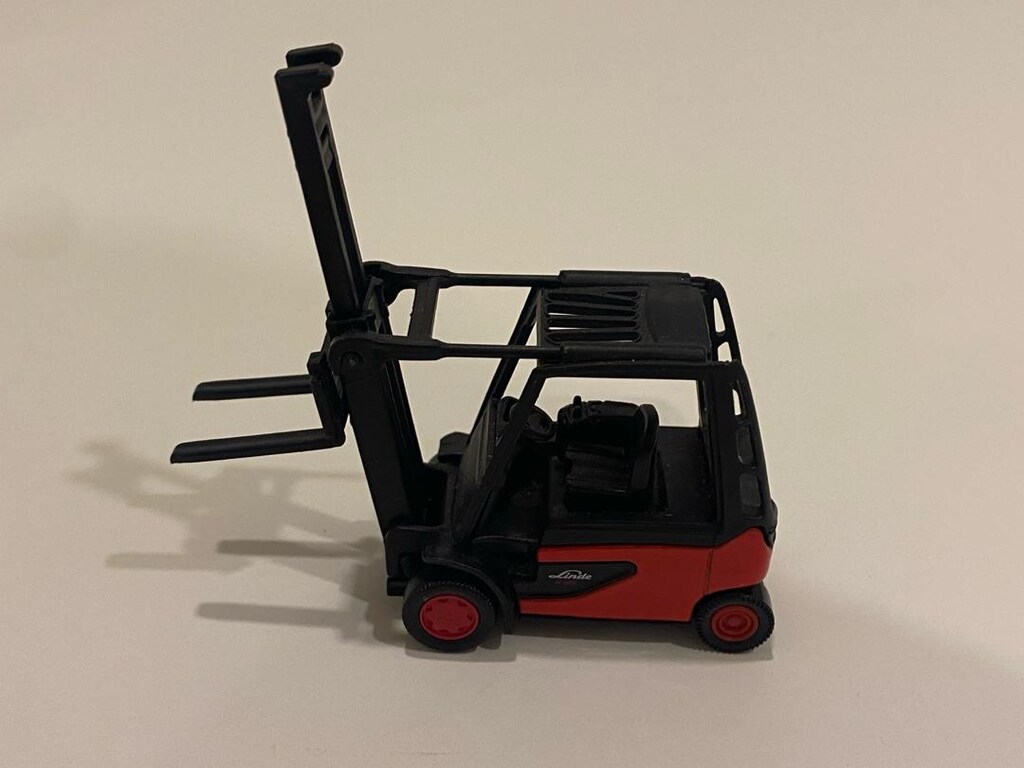 Siku 1/50 LİNDE E35 diecast forklift - 4