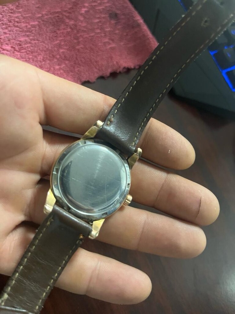 yaşlı bir ürün omega kol saati - 12