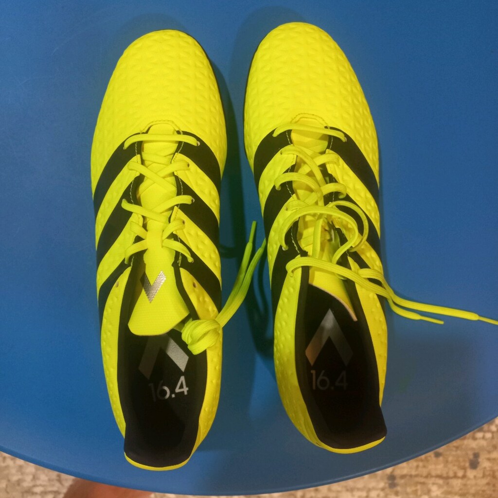 Adidas futbol ayakkabı - 2