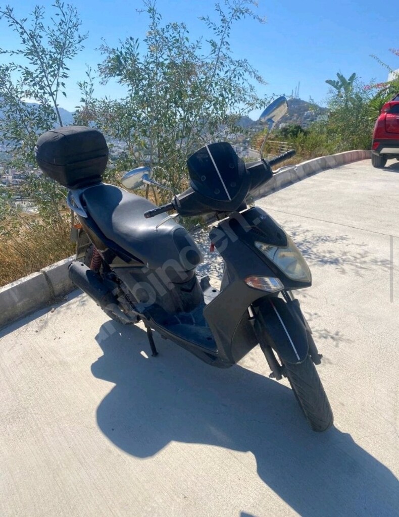 KYMCO Aglity 125. 2011 model - 4