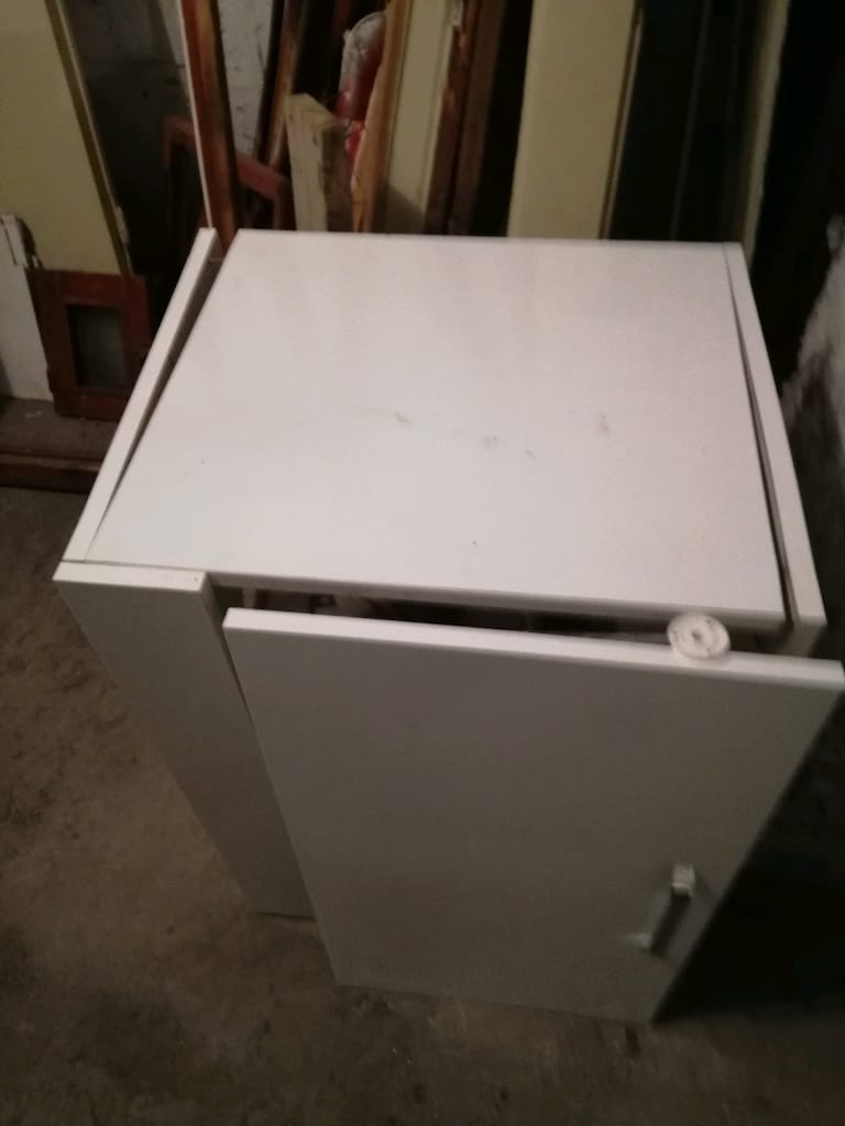 LAVABO TAŞIN ALTINDA BULUNAN AZ KULLANILMIŞ DOLABIN SATIŞI. - 3