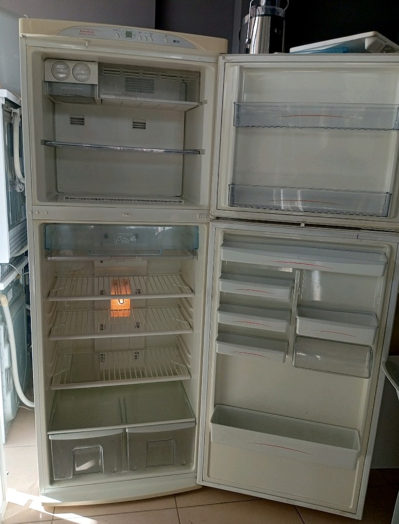 Profilo 403 Litre No frost Buzdolabı temiz sağlam - 2