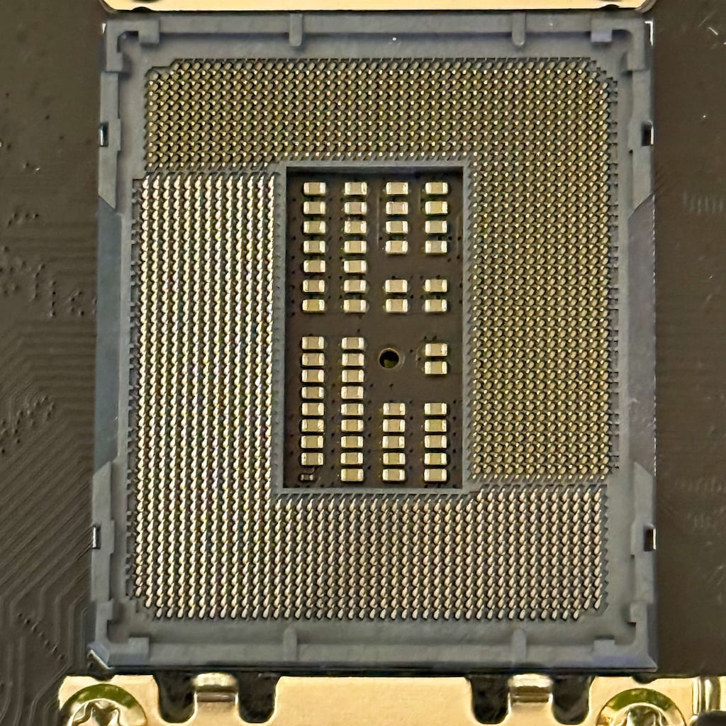 INTEL i5-13500 + MSI MAG Z790 TOMAHAWK WIFI - 8