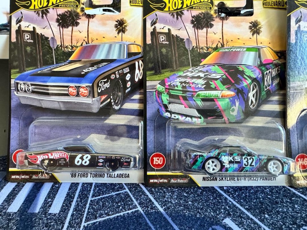 HOTWHEELS PREMIUM BOULEVARD SET - 2