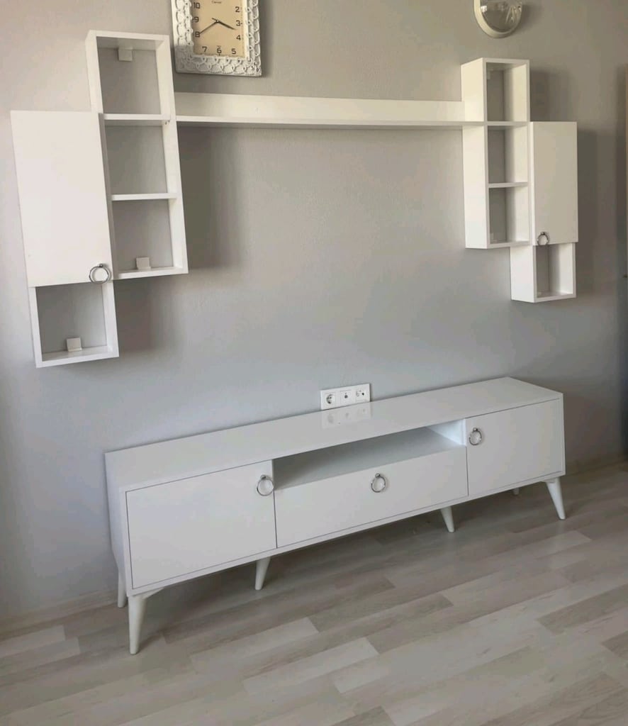 İmalattan 180 cm'lik beyaz duvar raflı TV ünitesi - 2