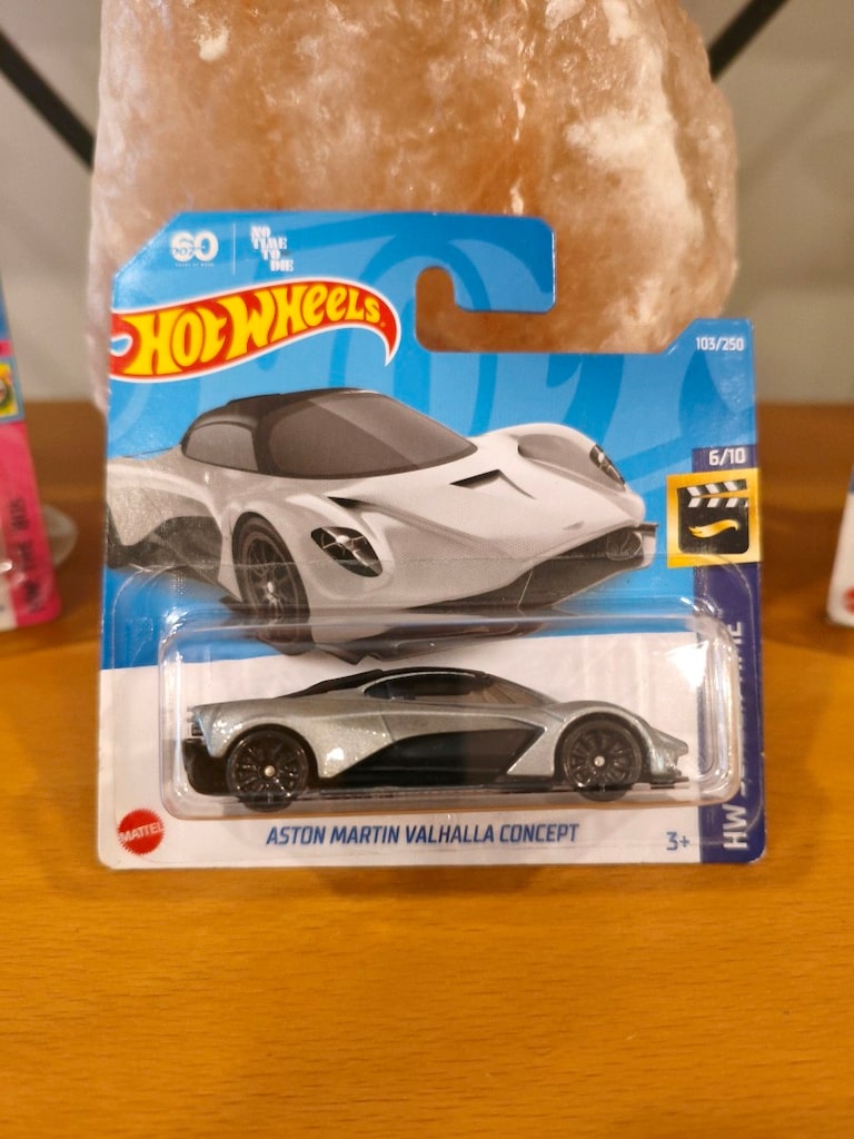 hot wheels Aston Martin Cadillac chevelle ss - 2
