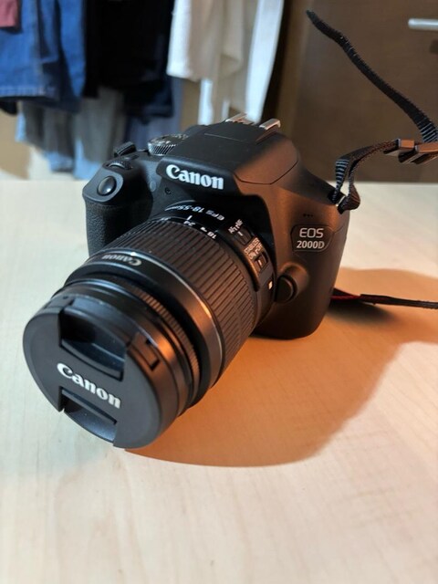 CANON EOS 2000D + 2 Adet LENS