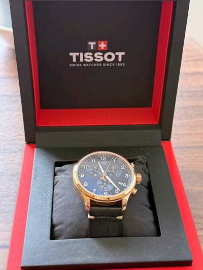 Orijinal Tissot Chronograph Swiss Made saat satılıktır.