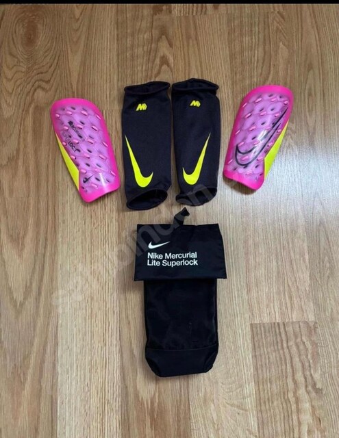 Nike Tekmelik