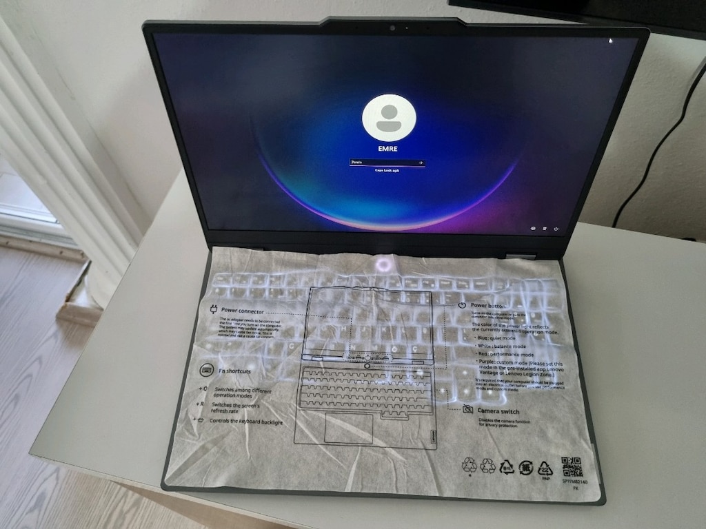 lenovo LOQ 15IAX9 - 2