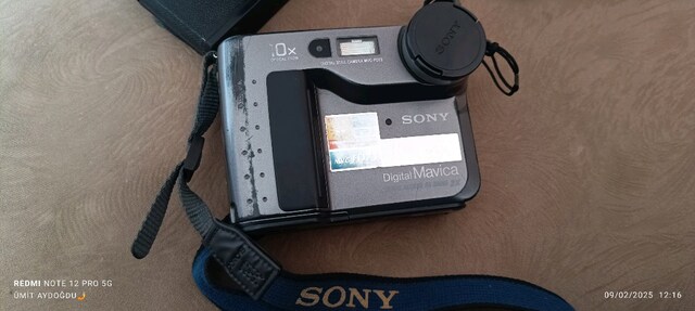 Sony fotoğraf makinesi ve kamera video hepsi var