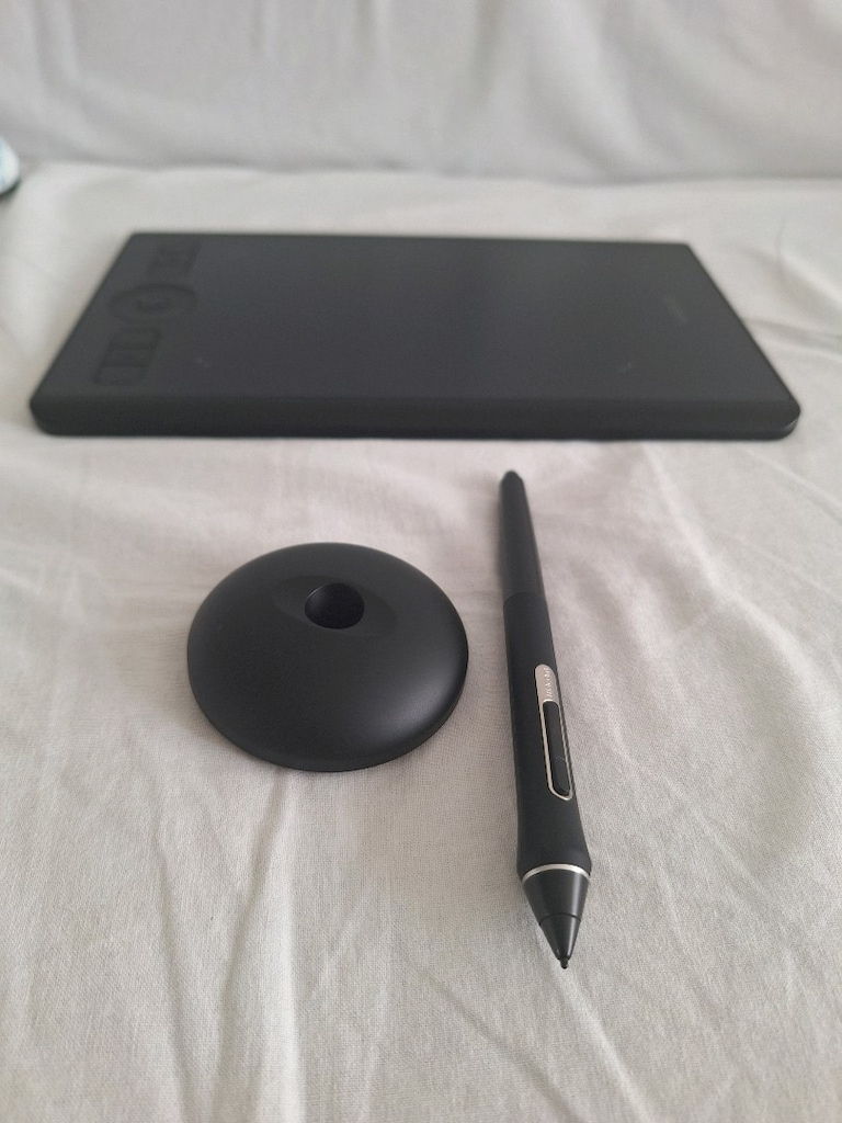 Wacom Intuos Pro Small (PTH-460) Grafik Tablet - Kalem -Çizim Eldiveni