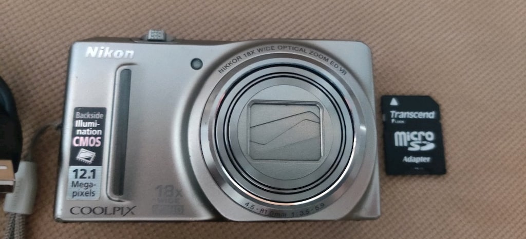 Nikon Coolpix S9100 model gümüş renkli fotoğraf makinesi. - 4