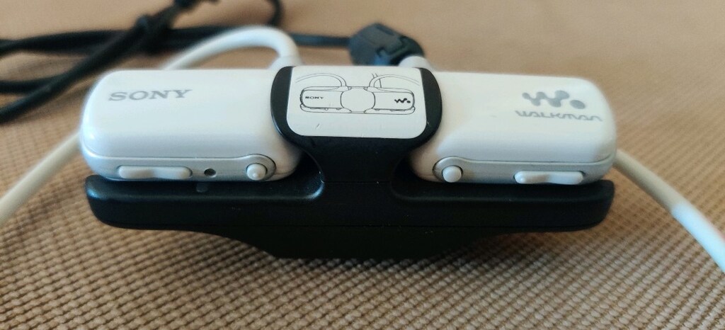 Sony Walkman NWZ-W273 Beyaz (4GB) Dijital Medya Oynatıcı. - 2