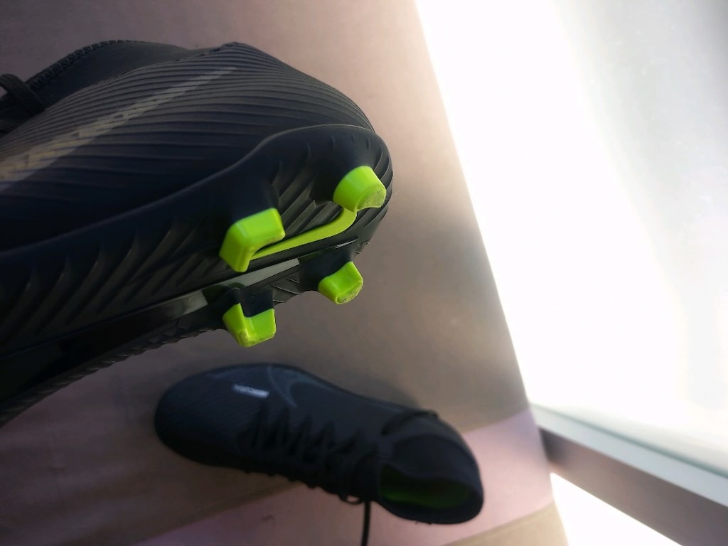 Nike ayakkabı krampon 43 numara kalip kucuktur - 2