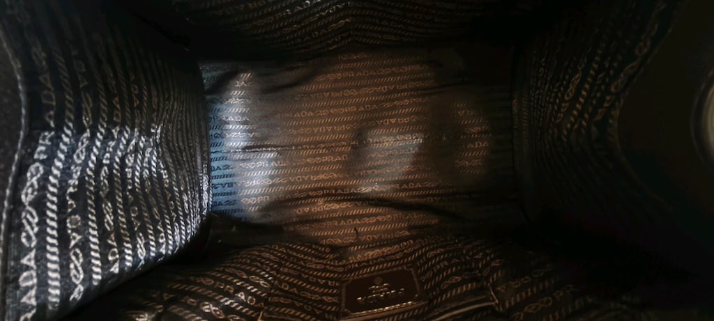 Prada Logolu Deri Omuz Çantası Detaylı Fotoğraflı - 8