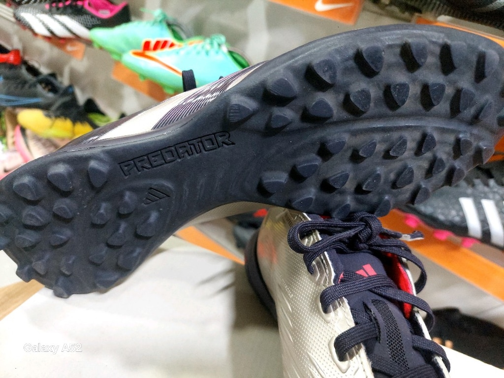 Orjinal Adidas 42 numara PREDATÖR Halı Saha ayakkabısı İKİNCİ EL.. - 2