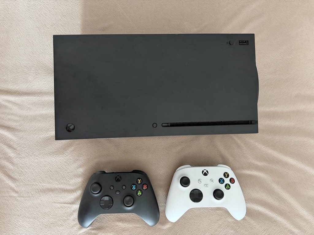 Xbox Series X konsol + 2 kol