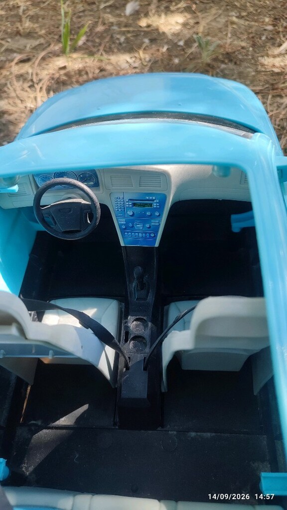 Plastik Volvo V70 Barbie arabası modeli oyuncak araba - 9