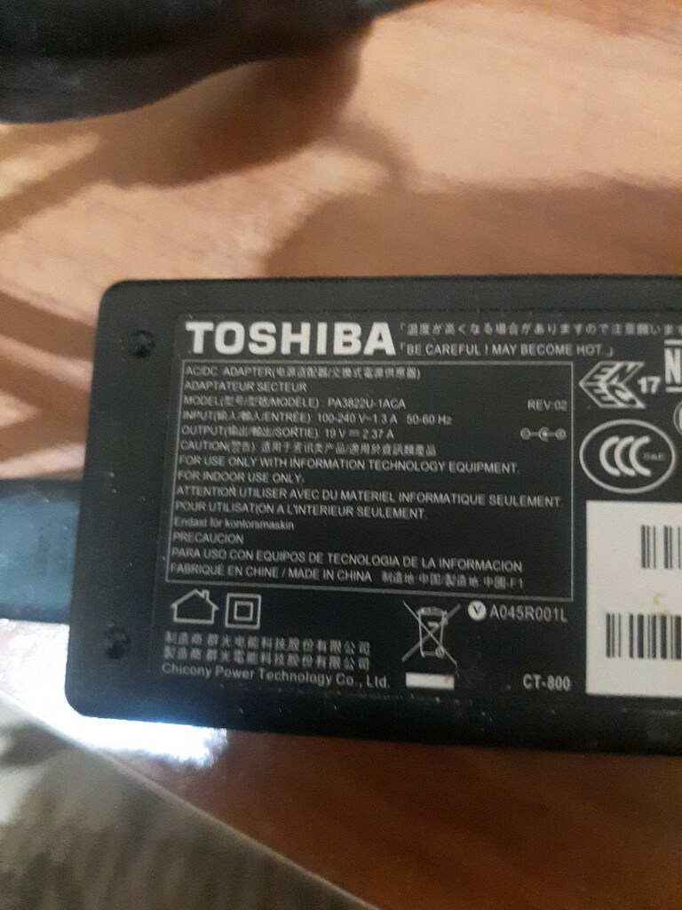 toshiba 19v 2.37a pa3822u-1aca - 2