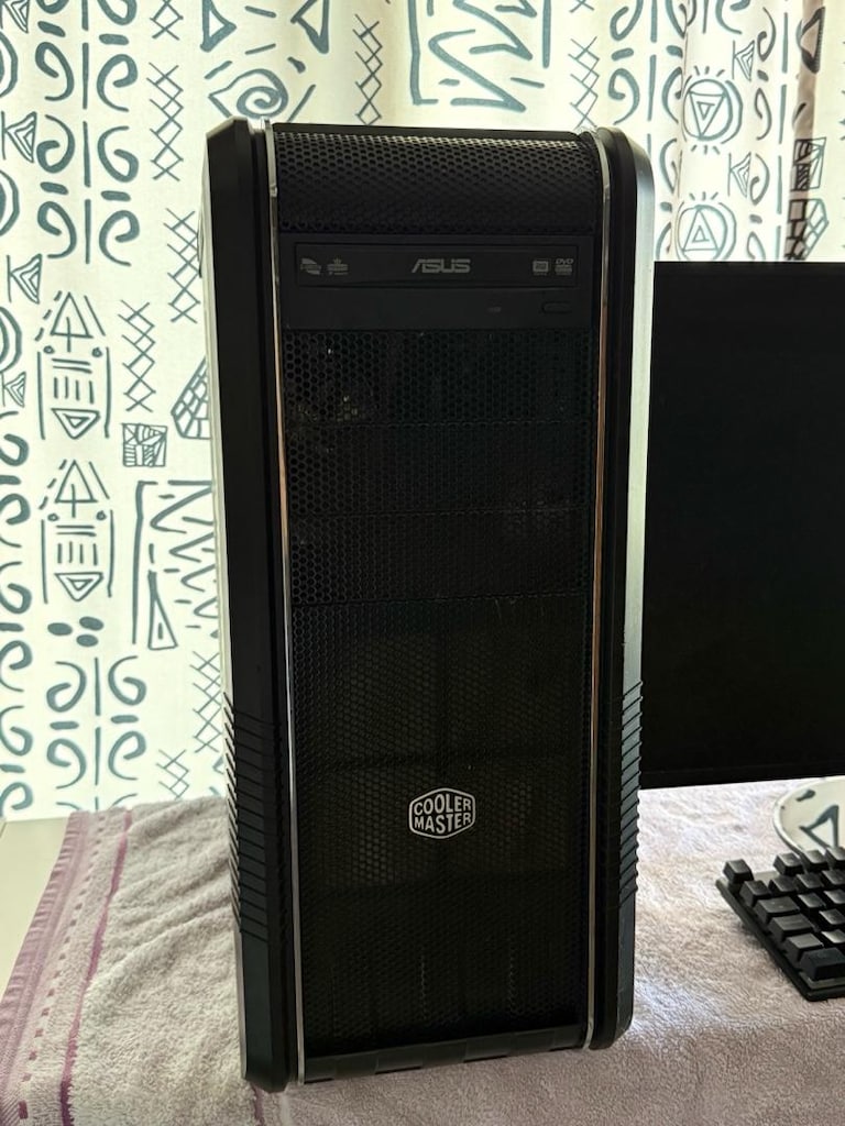 Intel i7 | 16GB RAM | GTX 960 | 2TB HDD + SSD | 27" Monitör - 9