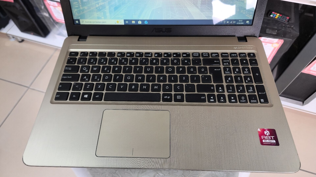 ABT BİLİŞİM – ASUS i5-8250U 12 GB RAM 240 GB SSD MX110 2 GB 15.6" - 5