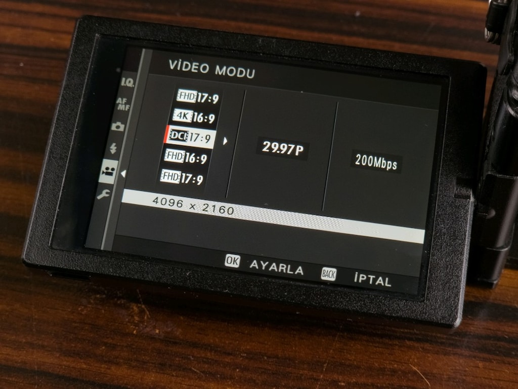 Fujifilm X-S10 Body + 4 batarya + ekstralar - 8