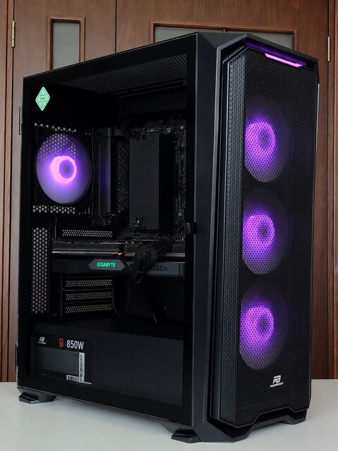 AMD RYZEN 5-7600 32 GB RAM 1 TB SSD GİGABYTE RADEON RX 7700XT