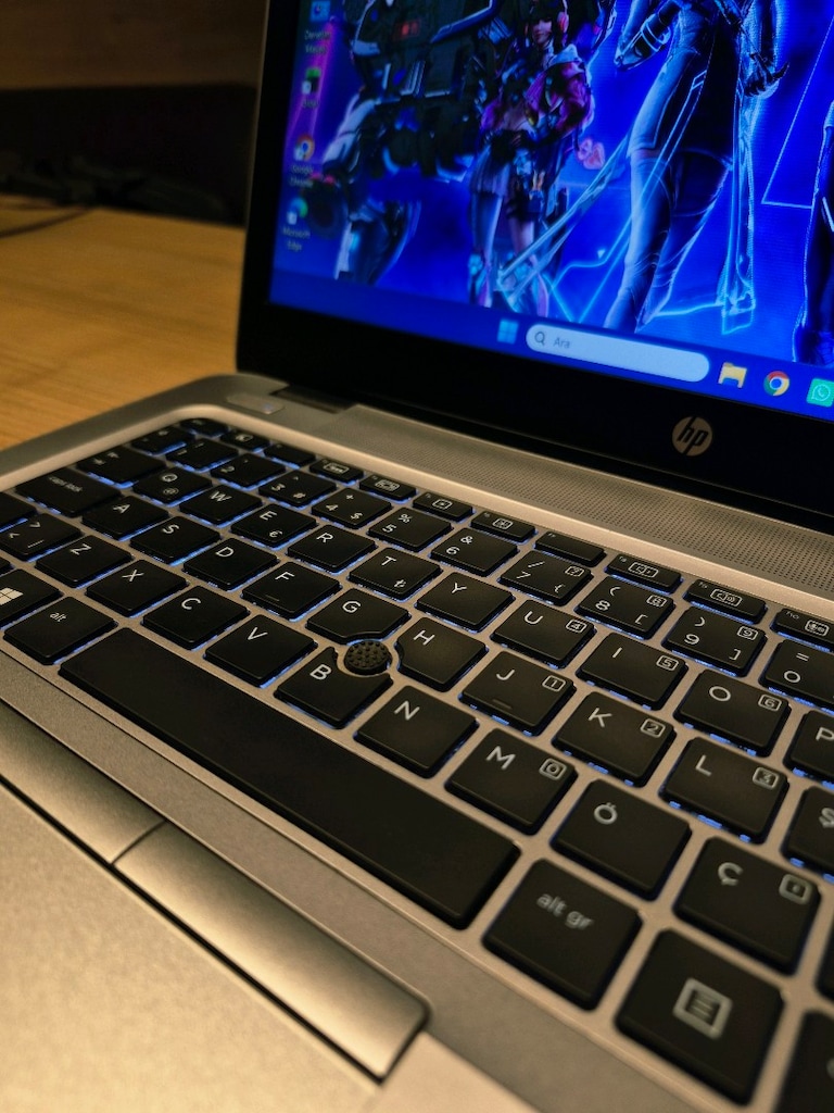 Laptop HP i5 İşlemci 256GB SSD 8GB DDR4 Ram Aydınlatmalı Klavye Win 11 - 5