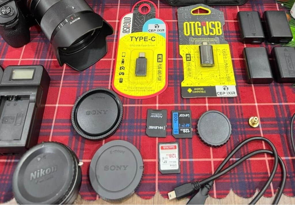 Sony A7S II + Sony FE 35mm F1.8 + 4 Batarya + Şarj + Hafıza Kartları F - 5