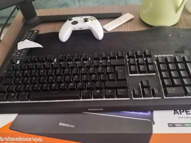 STEELSERİES APEX 3
