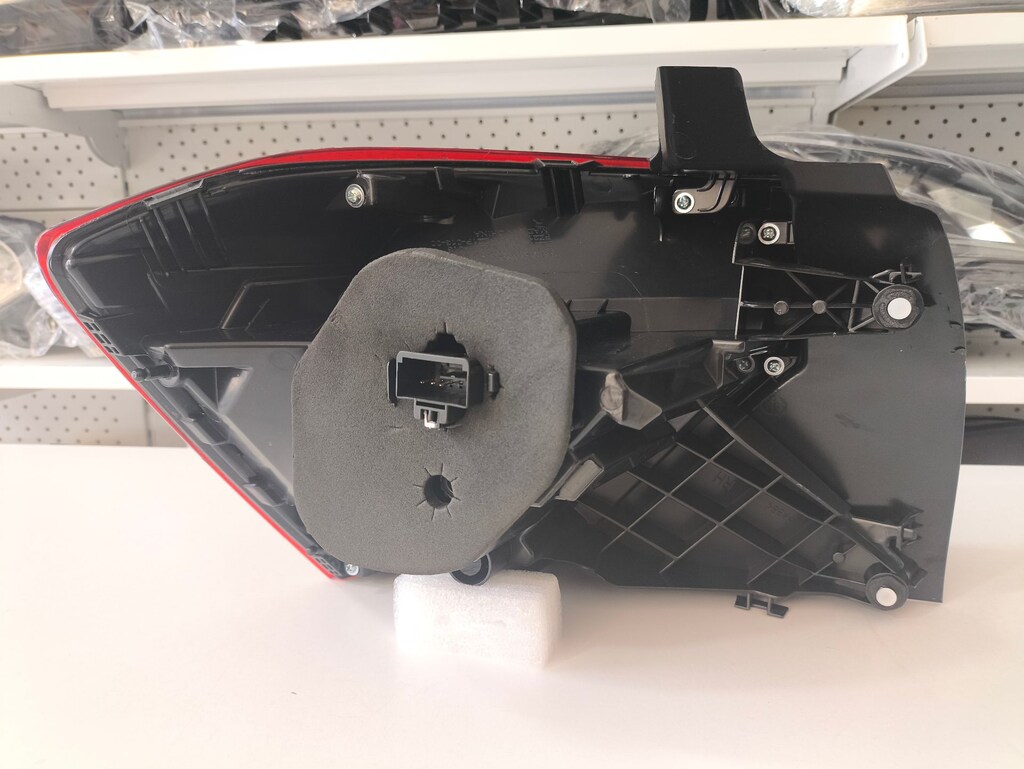 POLO SAG DIŞ STOP LAMBASI LEDLİ 2018-2024 2G0945096E - 2