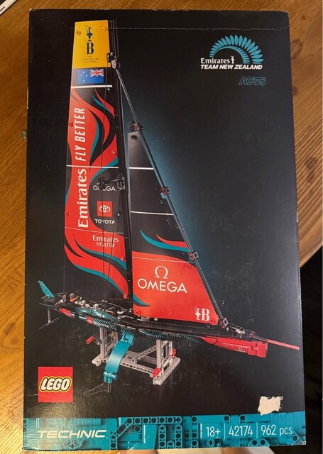 Lego Tecnic 42174 Emirates Team