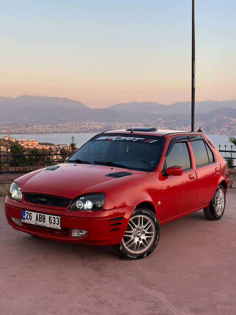 Bakımlı Ford Fiesta 2000 Model - 3