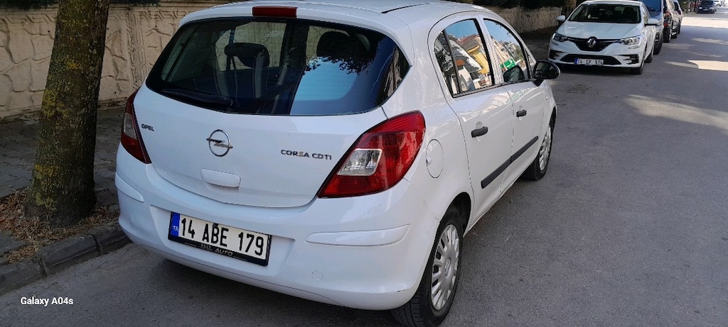 Beyaz Opel Corsa - 4