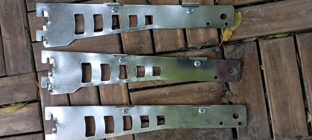 dikme profil 2 metre. 2 adet. 6adet tırnaklı raf destek. 3afet raf - 6