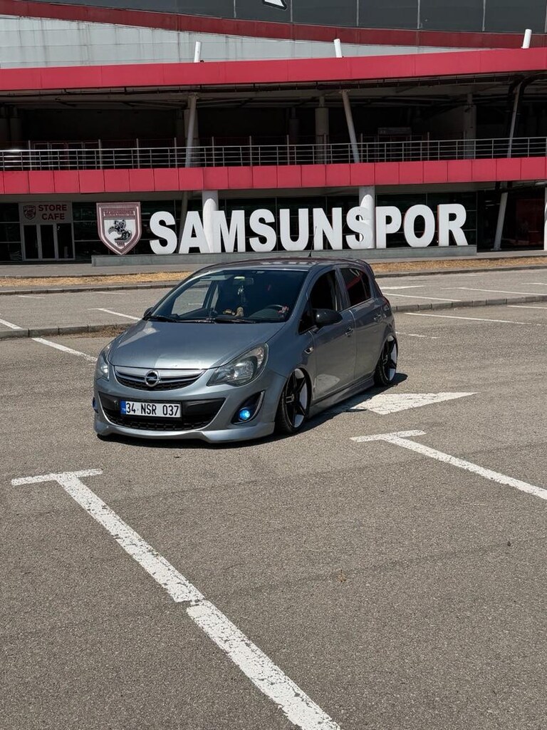 2012 Corsa Essentia - 2