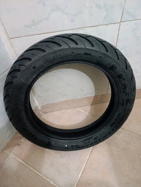 90/90/12 Lastik