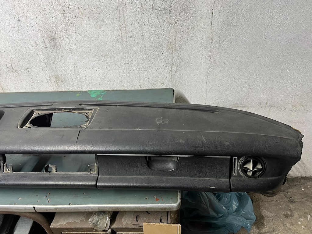 Mercedes W115 / W114 Orijinal Ön Göğüs - Torpido - 2