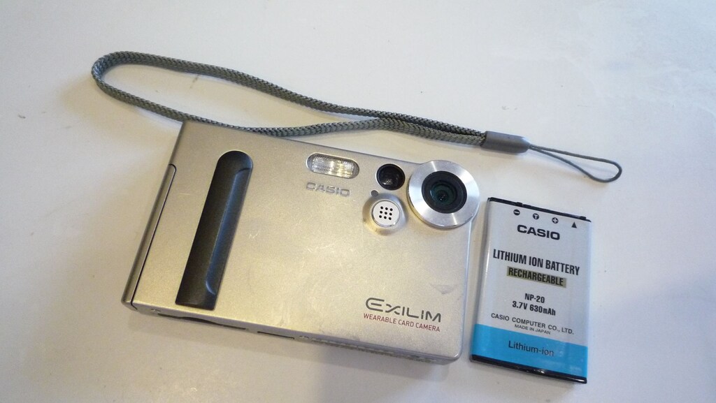 Casio Exilim EX-M1 Dijital Fotoğraf Makinesi Ses Kayıt MP3 Çalar