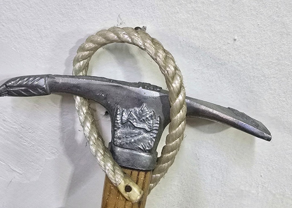 vintage dağcı baltası formunda el yapımı ( kartal /keci simge) 50 cn. - 6