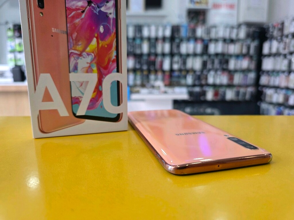 Samsung A70, 128GB 6GB Ram, Tertemiz ve Sorunsuz. Mercan Renk - 4