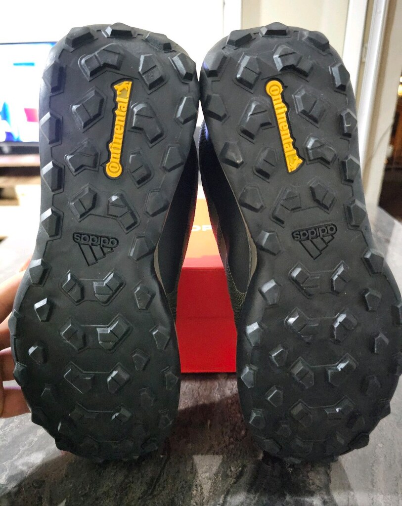 Adidas spor ayakkabı 44 numara sıfır. - 2